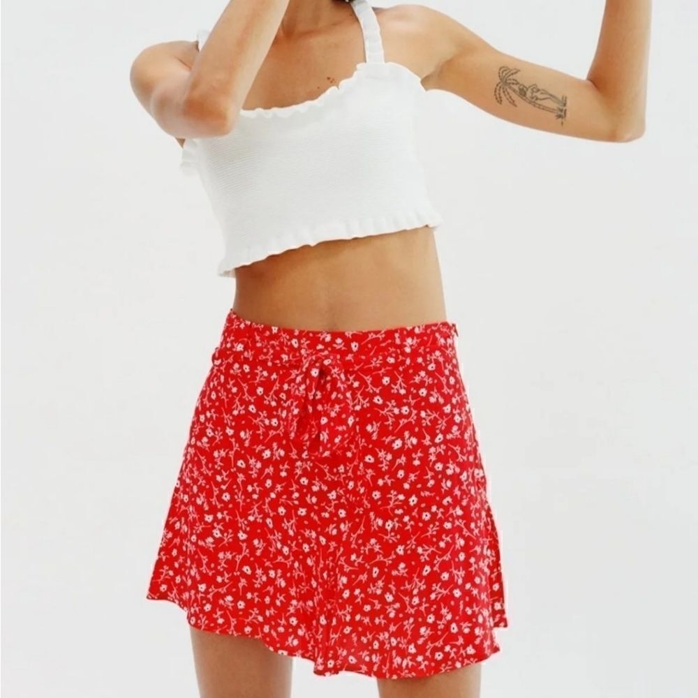 Zara xs red floral white mini floral print skort
